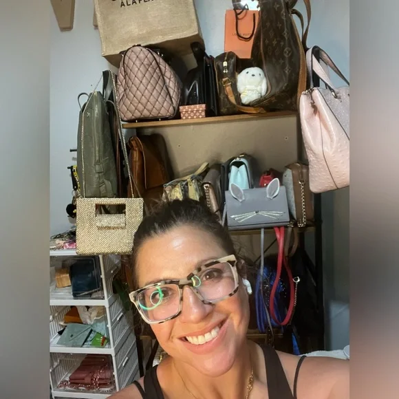 💕 Live Show! Share & Shop! 💕@annas_lux Like to be notified when I go live! 💕 - Picture 1 of 16